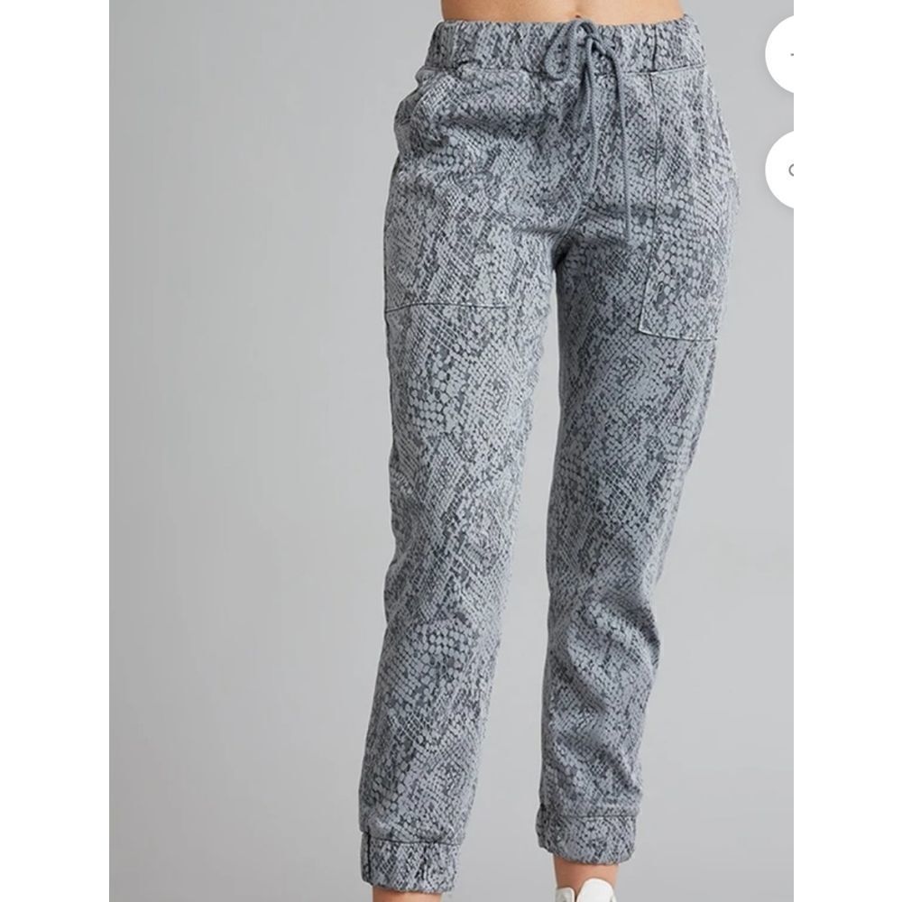 BELLA DAHL POCKET JOGGER IN SNAKE XS
